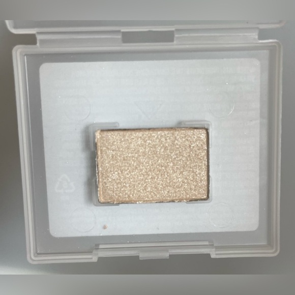 Mary Kay eyeshadow in color Moonstone - Picture 2 of 2